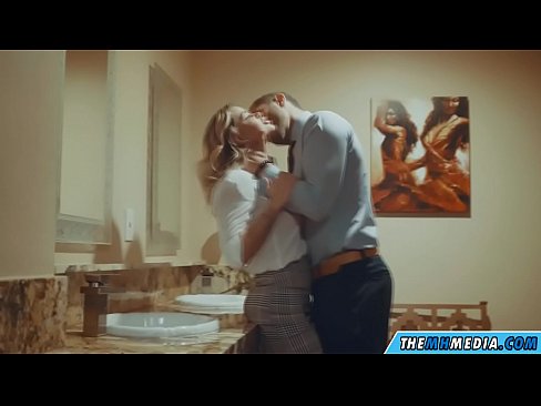 ❤️ Nalika pirang semok seduces sampeyan ing toilet umum ❤️❌ Saru kualitas ing jv.hdpornpics.ru ❌️